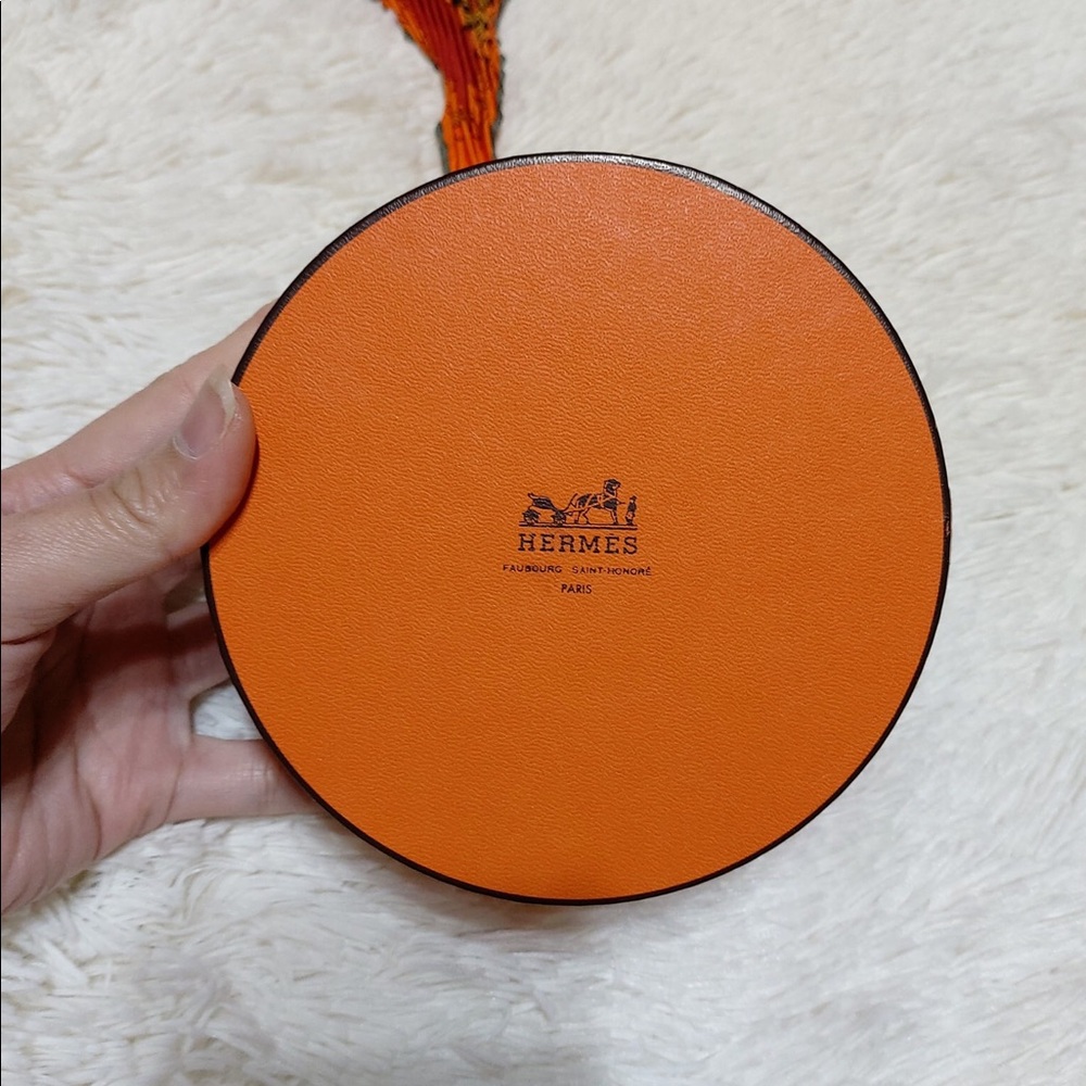 SOLD ✅ Hermès Astres et Soleils silk Pleated scarf - Picture 7 of 8